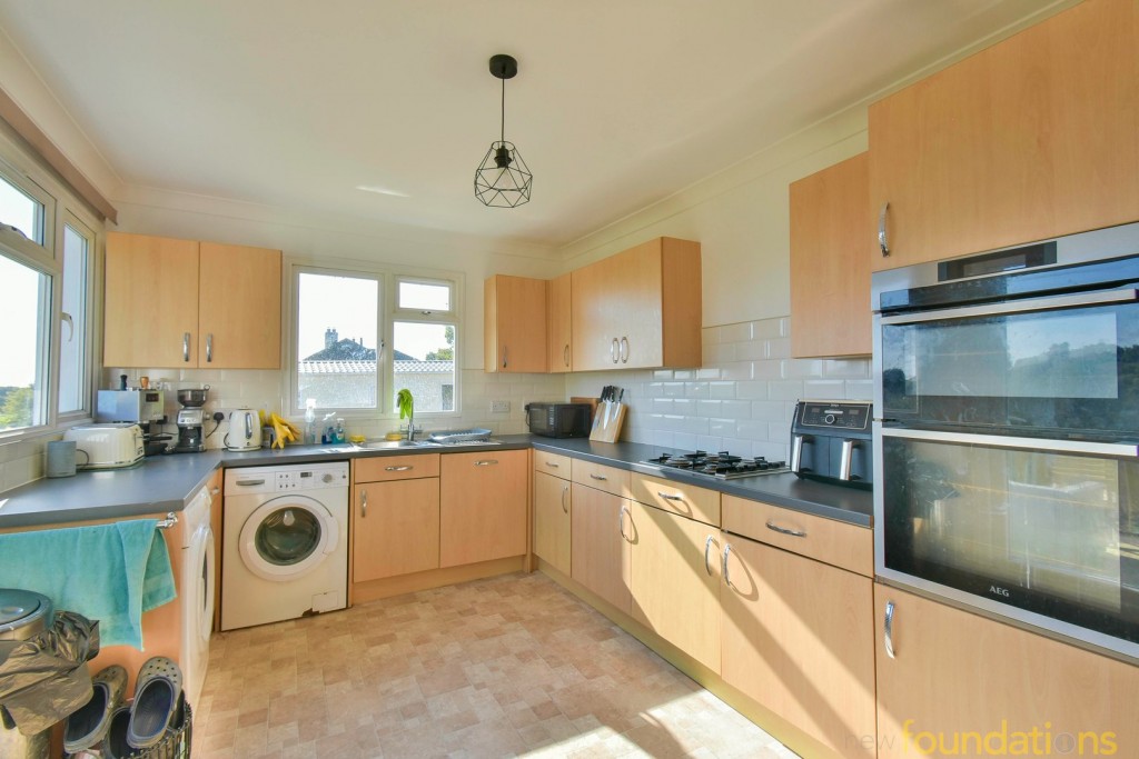 Images for Sandhurst Lane, Bexhill-on-Sea, East Sussex EAID:3719479022 BID:13173601